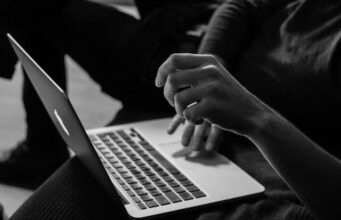 Top 5 Digital Tools to Create and Sell Online Courses Basic digital tools you can use to create and sell online courses