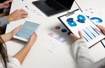 Long-Term vs Short-Term Stock Trading: Which One Is Safer for Beginners? Long-term vs short-term stock trading